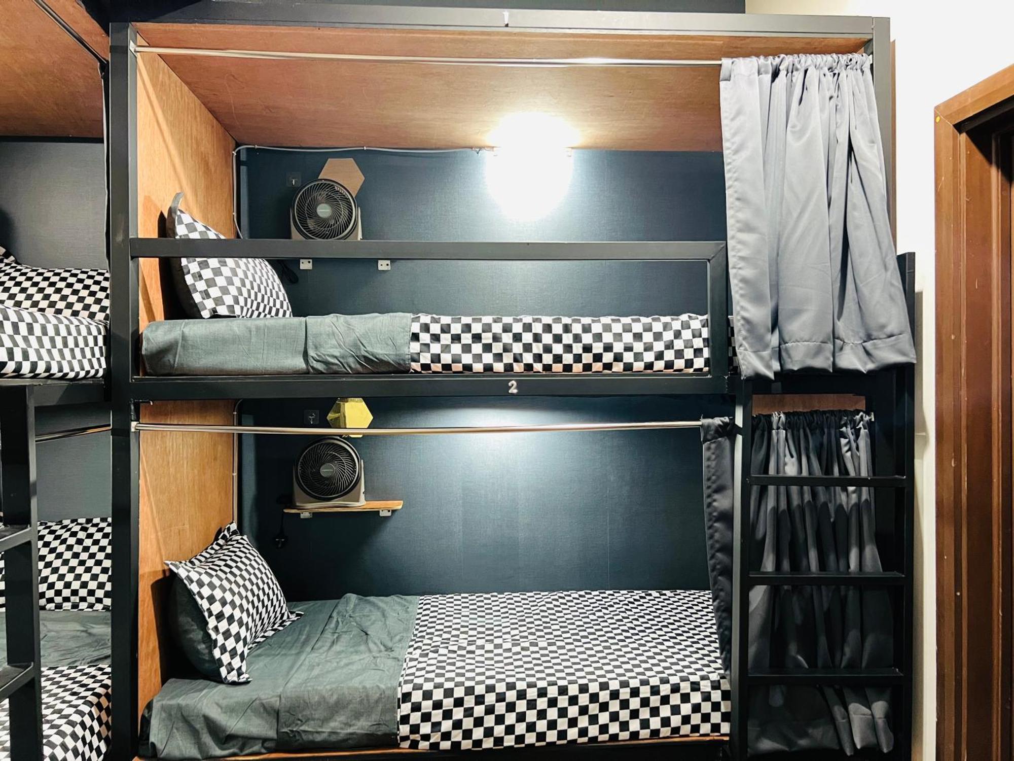 Regalia Spritz Empire Hostel Куала-Лумпур Экстерьер фото