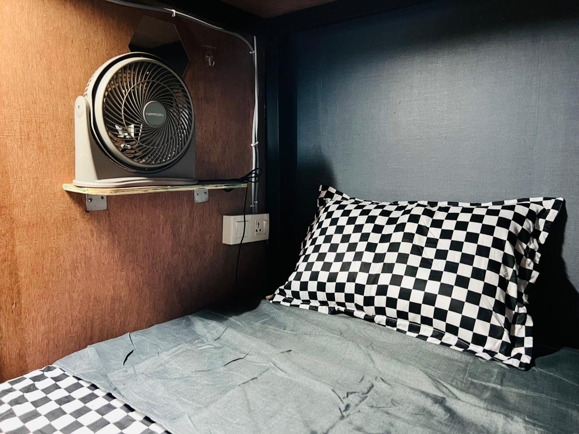 Regalia Spritz Empire Hostel Куала-Лумпур Экстерьер фото