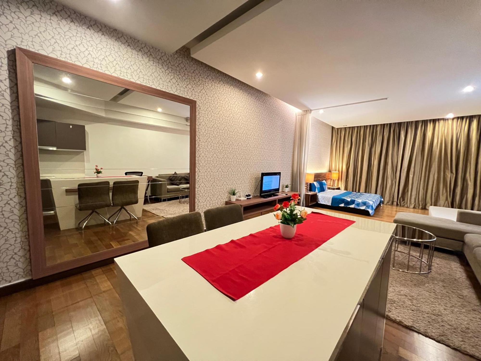 Regalia Spritz Empire Hostel Куала-Лумпур Экстерьер фото
